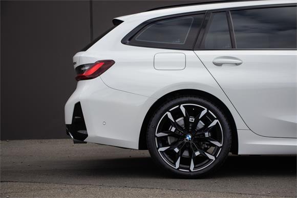 New BMW 320d X Drive Touring