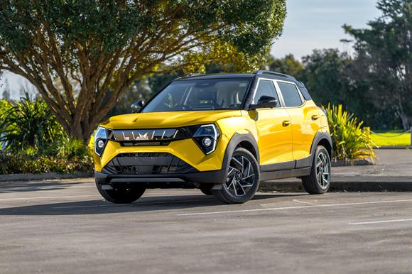 New Mahindra XUV 3XO 3XO AX7L