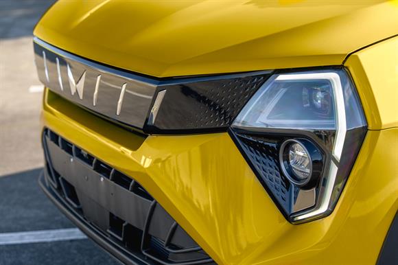 New Mahindra XUV 3XO 3XO AX7L
