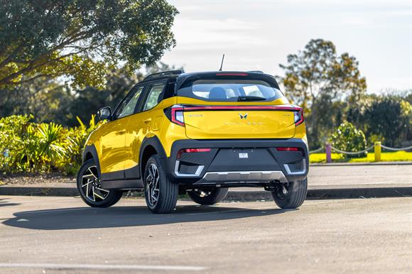 New Mahindra XUV 3XO 3XO AX7L