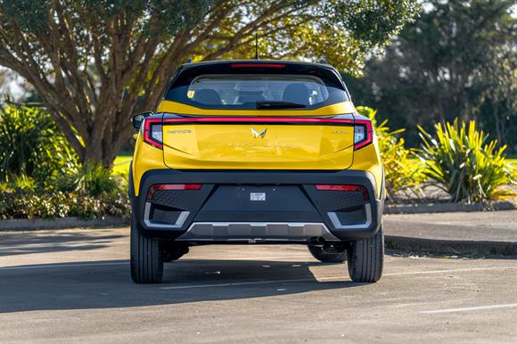 New Mahindra XUV 3XO 3XO AX7L