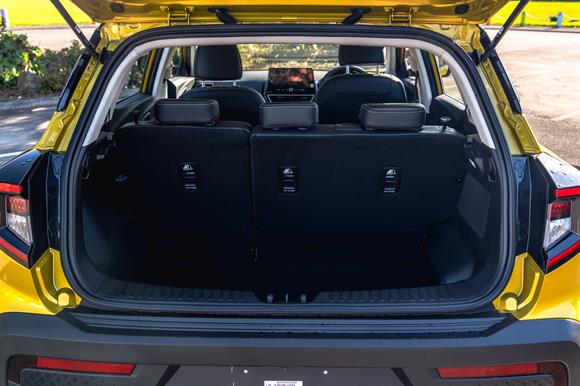 New Mahindra XUV 3XO 3XO AX7L