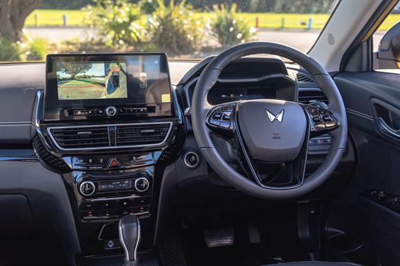 New Mahindra XUV 3XO 3XO AX7L