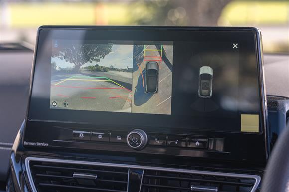 New Mahindra XUV 3XO 3XO AX7L
