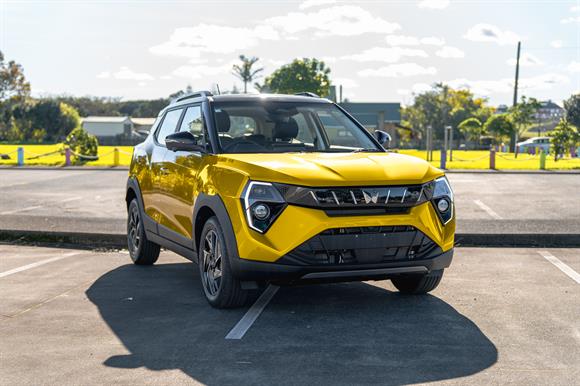 New Mahindra XUV 3XO 3XO AX7L