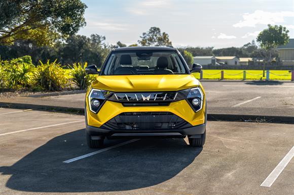 New Mahindra XUV 3XO 3XO AX7L