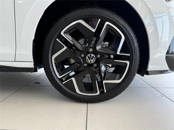New Volkswagen Golf R-Line