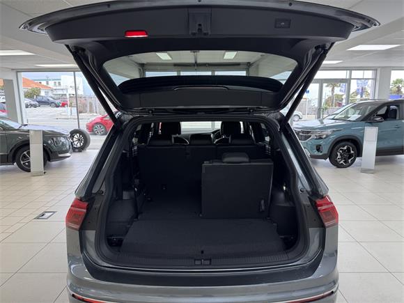 2025 Volkswagen Tiguan R-Line