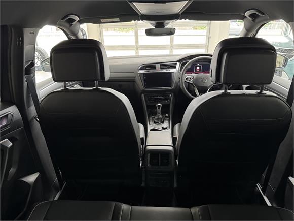 2025 Volkswagen Tiguan R-Line