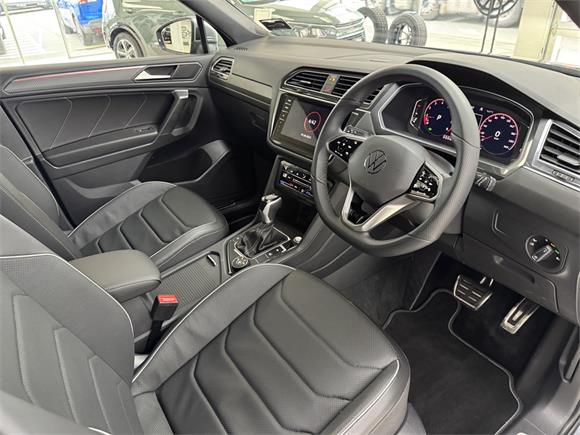 2025 Volkswagen Tiguan R-Line