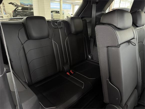 2025 Volkswagen Tiguan R-Line