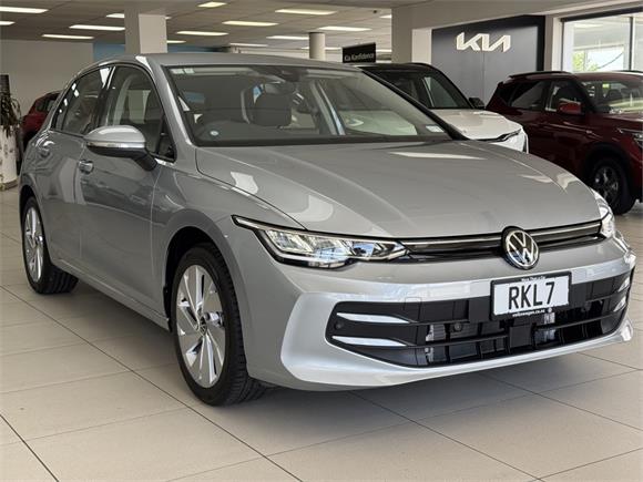 Volkswagen Golf Life 2025