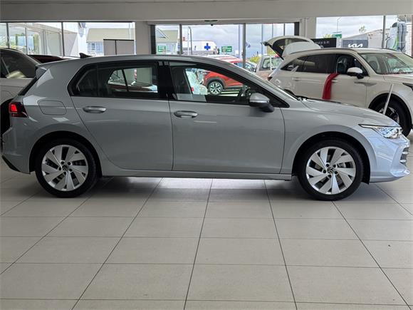 2025 Volkswagen Golf Life