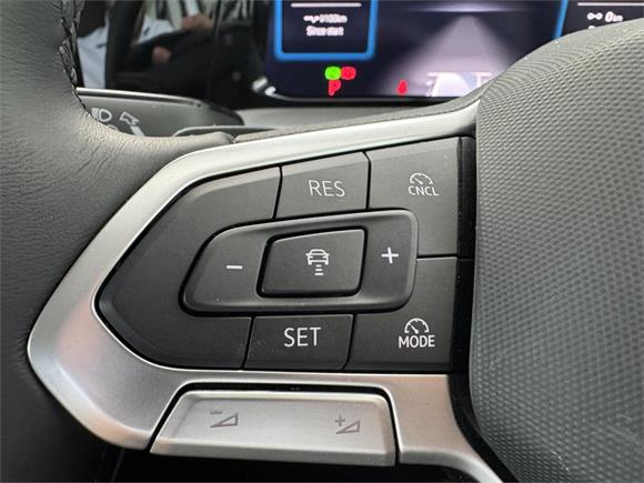 2025 Volkswagen Golf Life