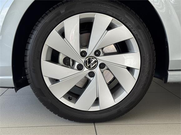 2025 Volkswagen Golf Life