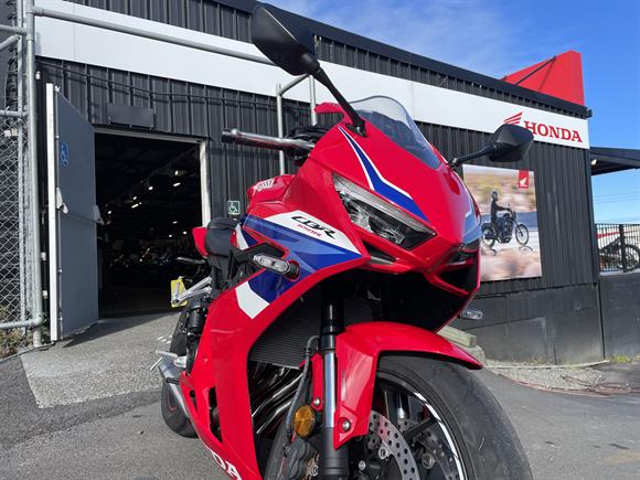 New Honda CBR650R E-CLUTCH