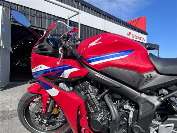New Honda CBR650R E-CLUTCH