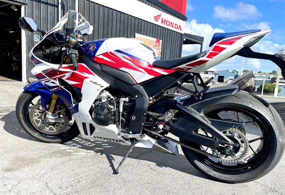 2023 Honda CBR1000 RR-R Fireblade SP 30th Anniversary