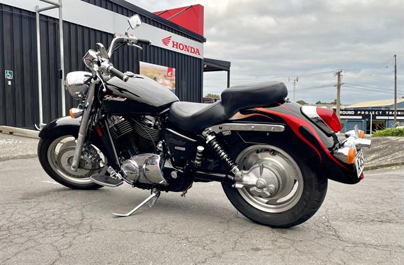 Honda VT1100 C2 SHADOW 2005