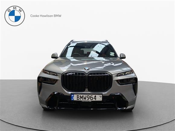 2025 BMW X7 xDrive40d M Sport Pro and Connoisseur Pack