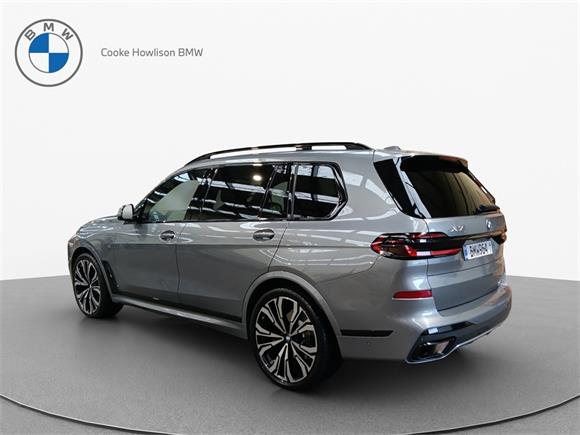 2025 BMW X7 xDrive40d M Sport Pro and Connoisseur Pack
