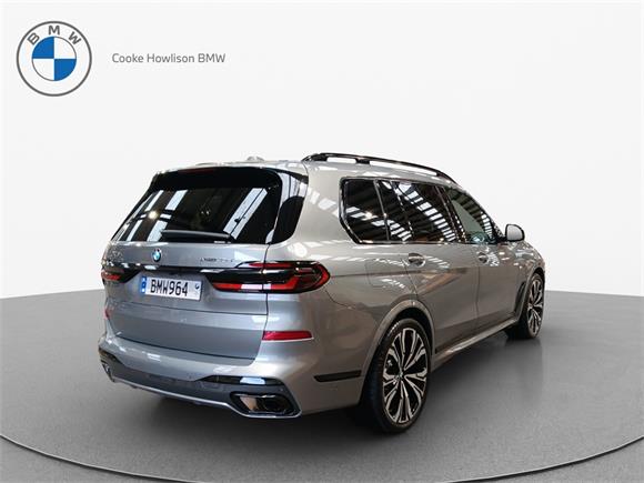 2025 BMW X7 xDrive40d M Sport Pro and Connoisseur Pack