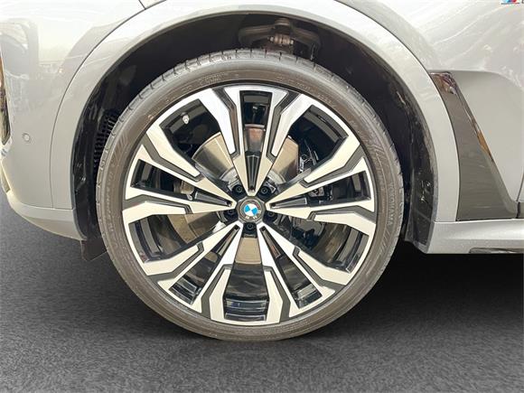 2025 BMW X7 xDrive40d M Sport Pro and Connoisseur Pack