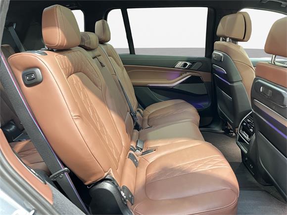 2025 BMW X7 xDrive40d M Sport Pro and Connoisseur Pack