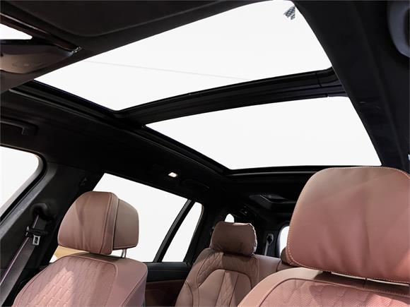 2025 BMW X7 xDrive40d M Sport Pro and Connoisseur Pack