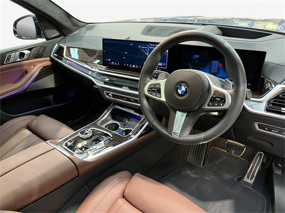 2025 BMW X7 xDrive40d M Sport Pro and Connoisseur Pack