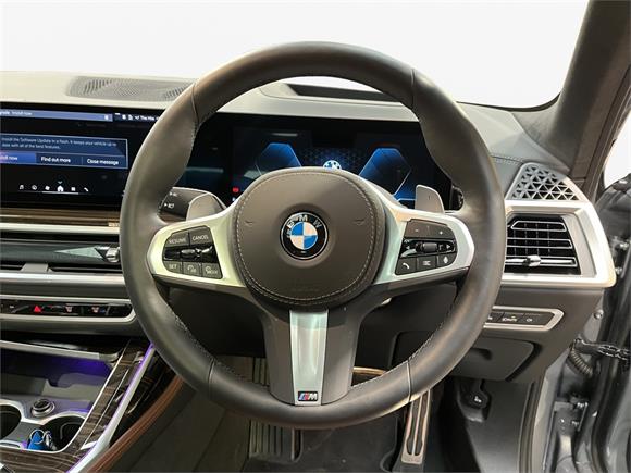 2025 BMW X7 xDrive40d M Sport Pro and Connoisseur Pack