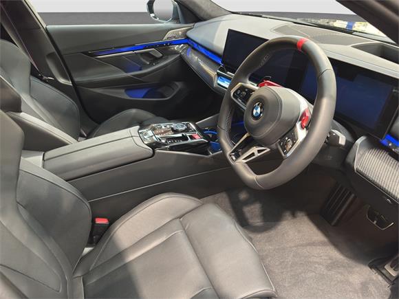 New BMW M5 PHEV