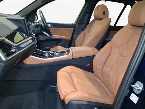 2023 BMW X5 xDrive50e M Sport Pro and Innovations Pack