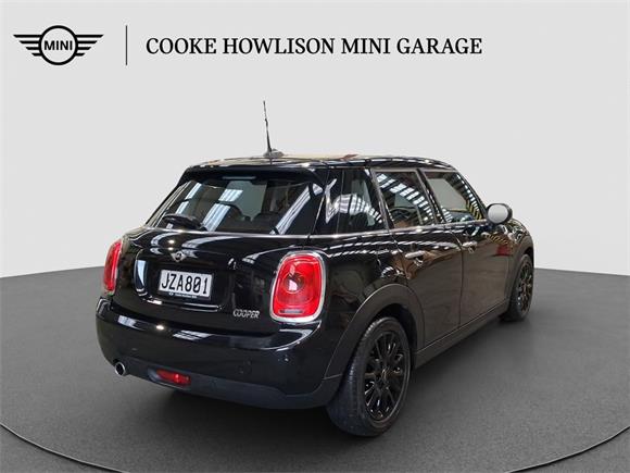 2016 MINI Cooper 5-Door Hatch Auto SE