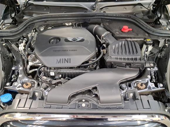 2016 MINI Cooper 5-Door Hatch Auto SE