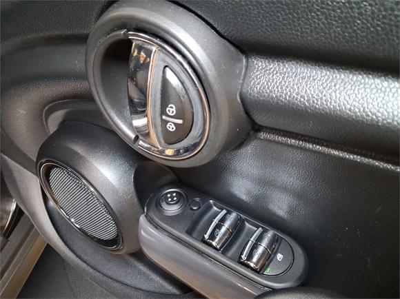 2016 MINI Cooper 5-Door Hatch Auto SE