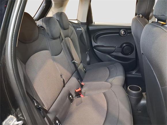 2016 MINI Cooper 5-Door Hatch Auto SE