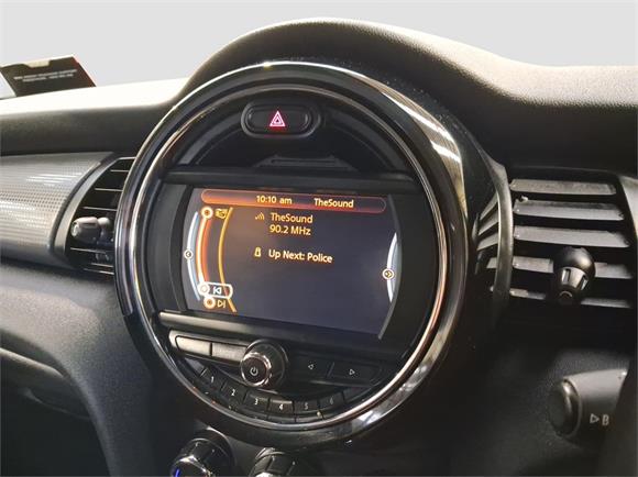 2016 MINI Cooper 5-Door Hatch Auto SE