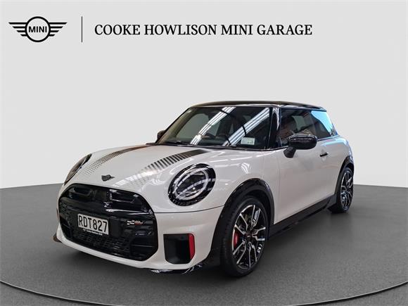 2025 MINI Cooper JCW 3dr Favoured