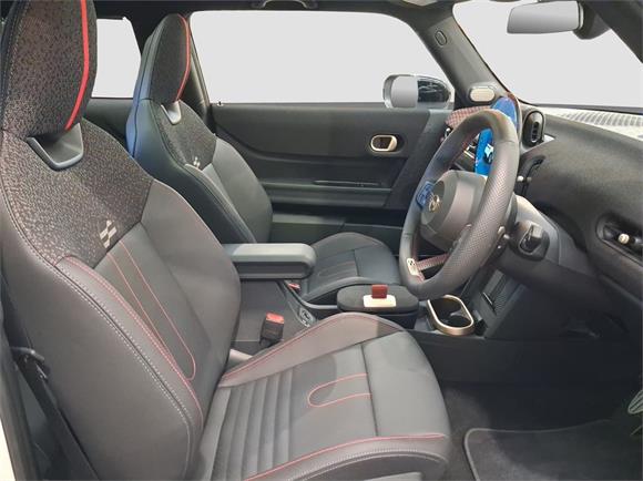 2025 MINI Cooper JCW 3dr Favoured