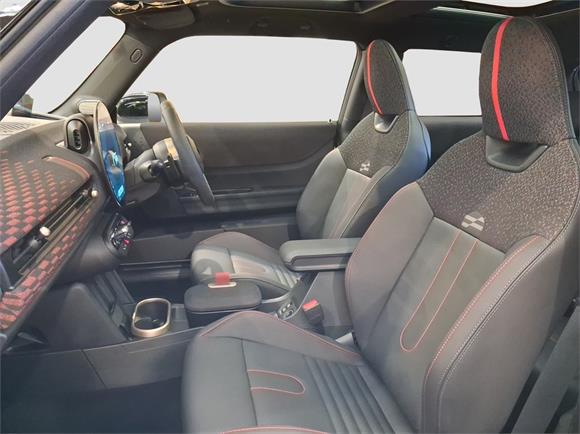 2025 MINI Cooper JCW 3dr Favoured