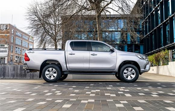 2017 Toyota Hilux SR5 TD DC 2.8L 4WD