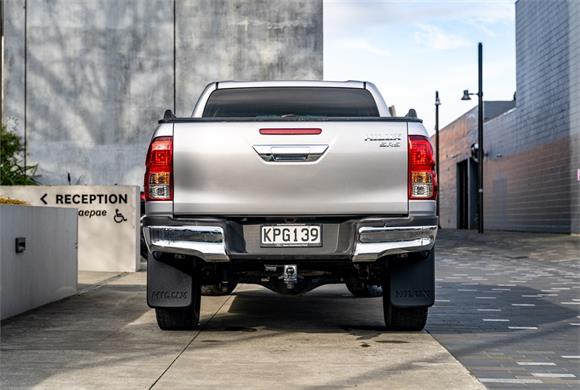 2017 Toyota Hilux SR5 TD DC 2.8L 4WD