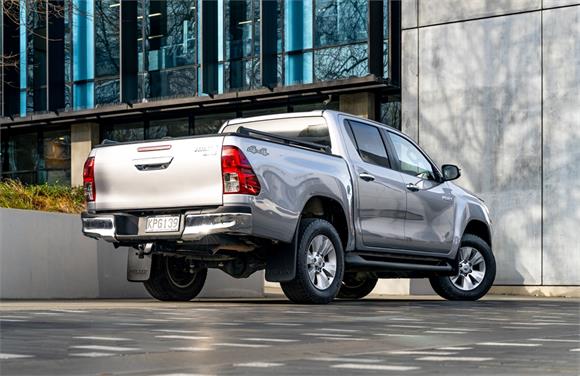 2017 Toyota Hilux SR5 TD DC 2.8L 4WD