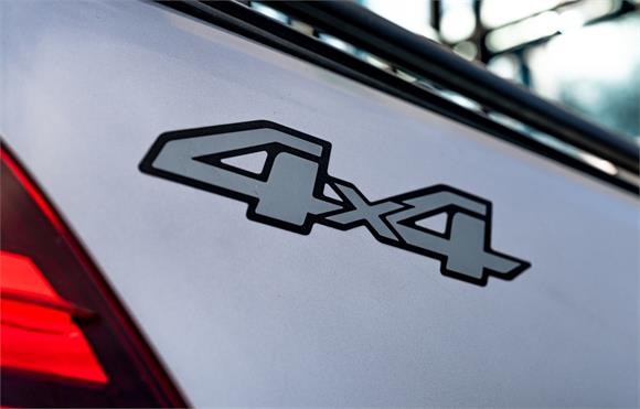 2017 Toyota Hilux SR5 TD DC 2.8L 4WD