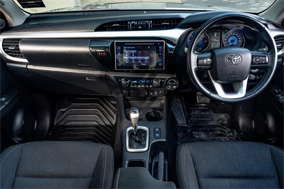 2017 Toyota Hilux SR5 TD DC 2.8L 4WD