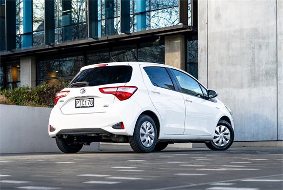 2017 Toyota Vitz Hybrid