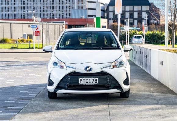 2017 Toyota Vitz Hybrid