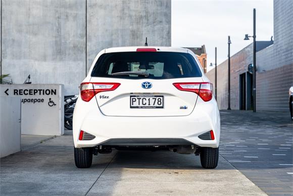 2017 Toyota Vitz Hybrid