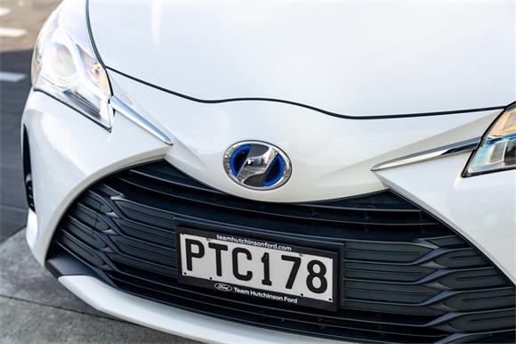 2017 Toyota Vitz Hybrid